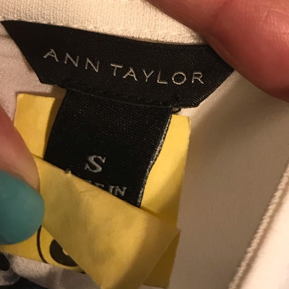 ❌Cream sleeveless Ann Taylor Shirt Small - Picture 3 of 3